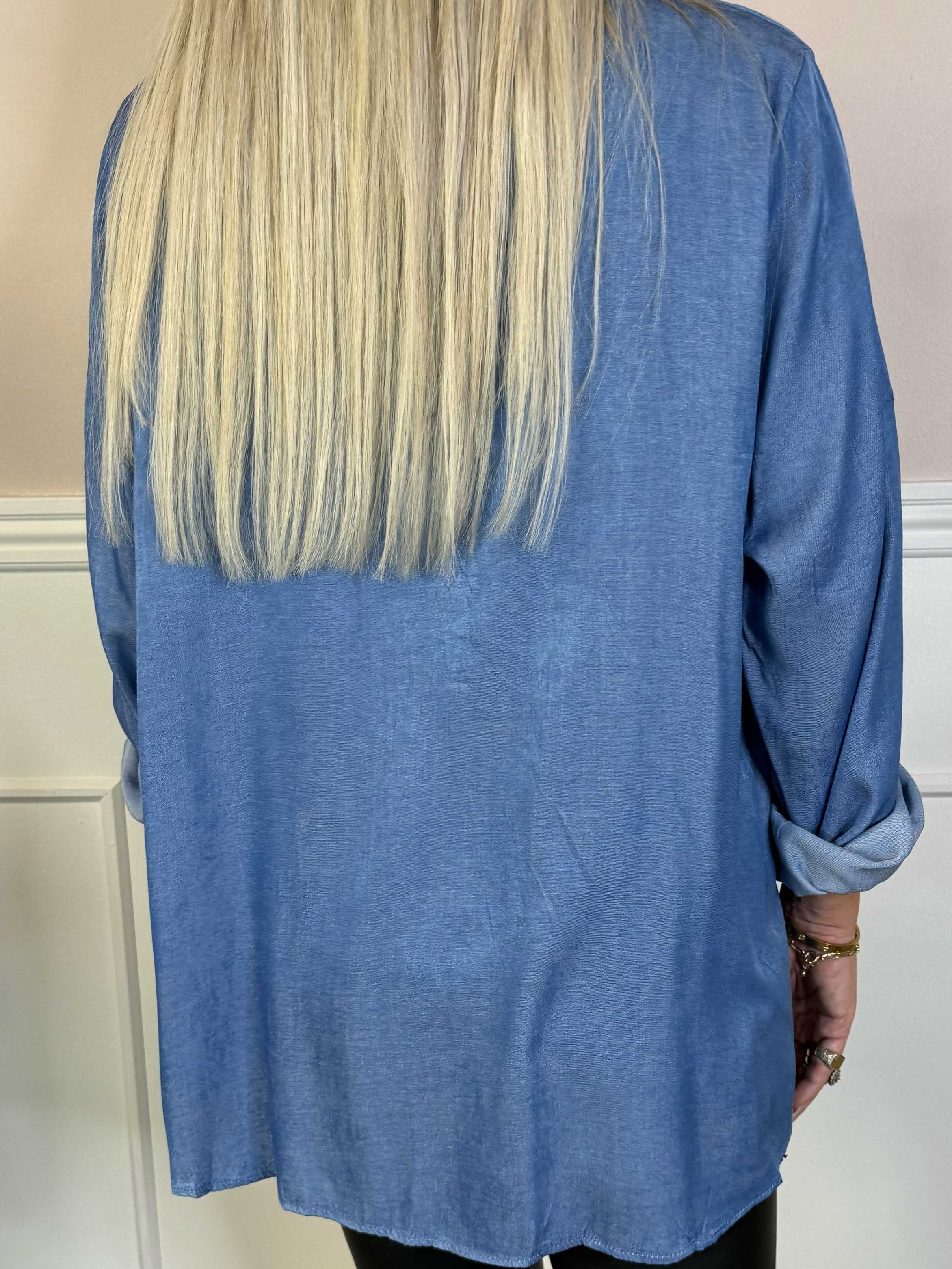 Ebba Denim - Söt denimskjorta med guldknappar